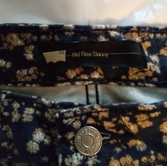 Levi's flower print skinny jeans. New. Size 6. - Picture 3 of 16